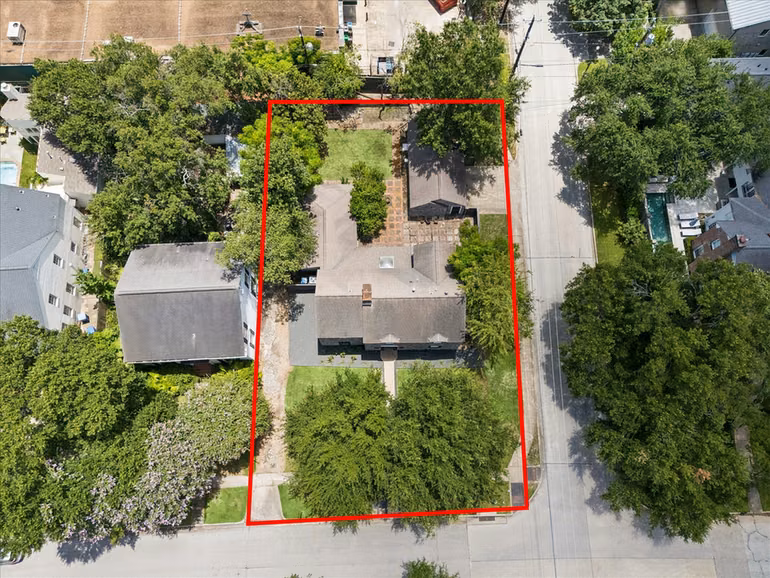 Photo 3 of 3071 Locke Lane, Houston, TX