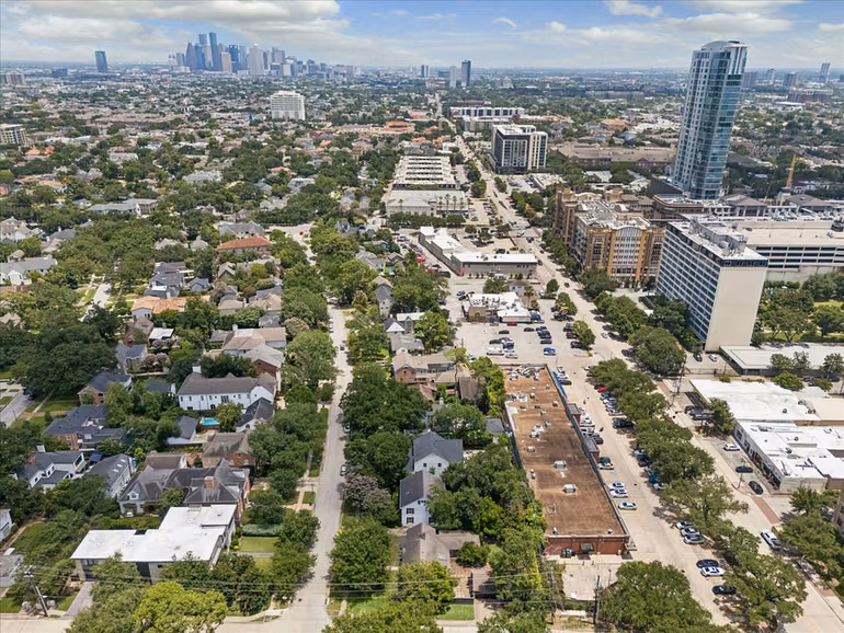 Photo 4 of 3071 Locke Lane, Houston, TX