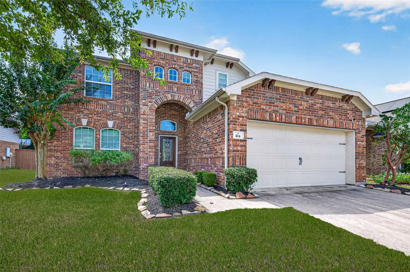 Photo 3 of 104 Long Meadow Court, Clute, TX