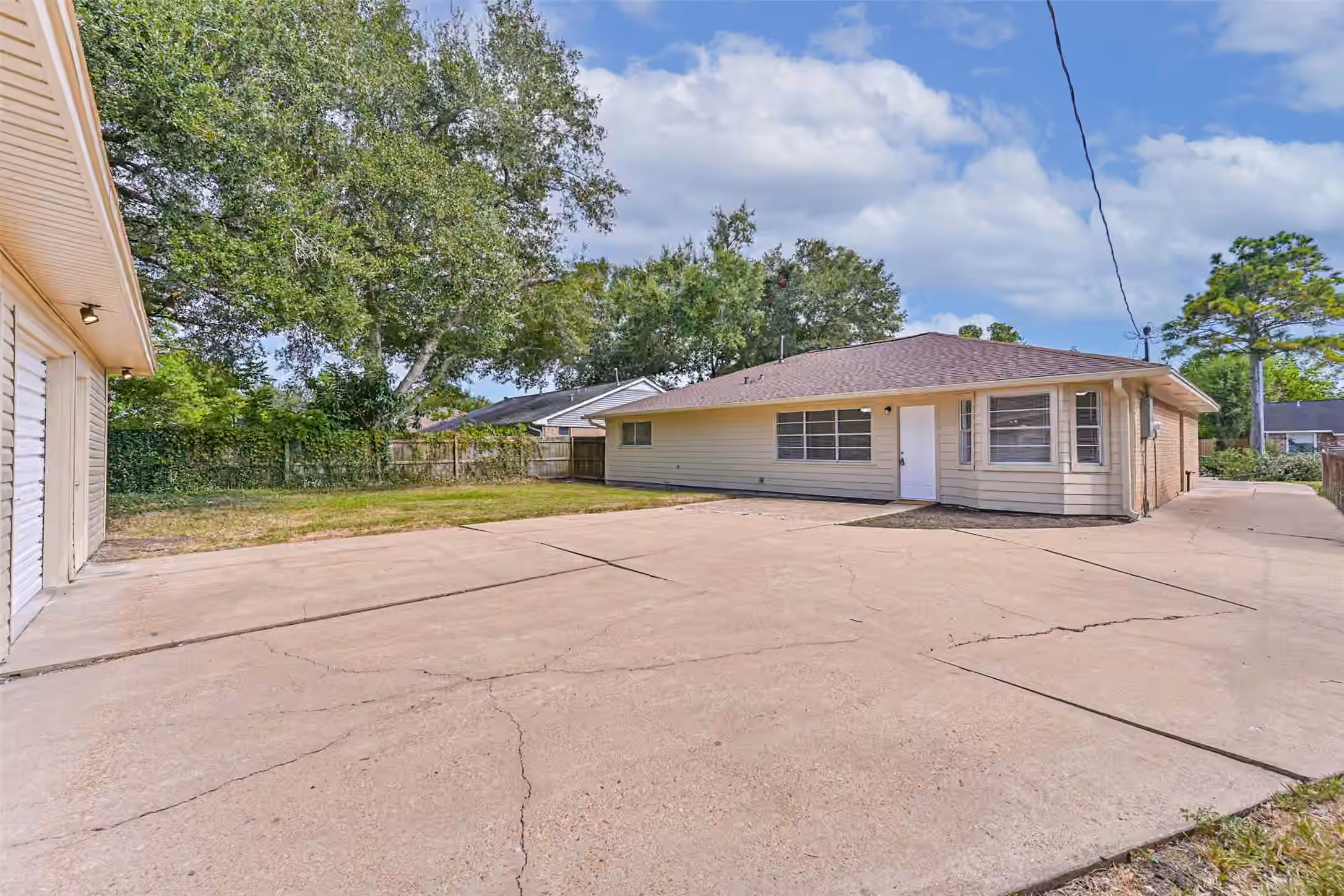 Photo 6 of 117 Dallas Street, Angleton, TX