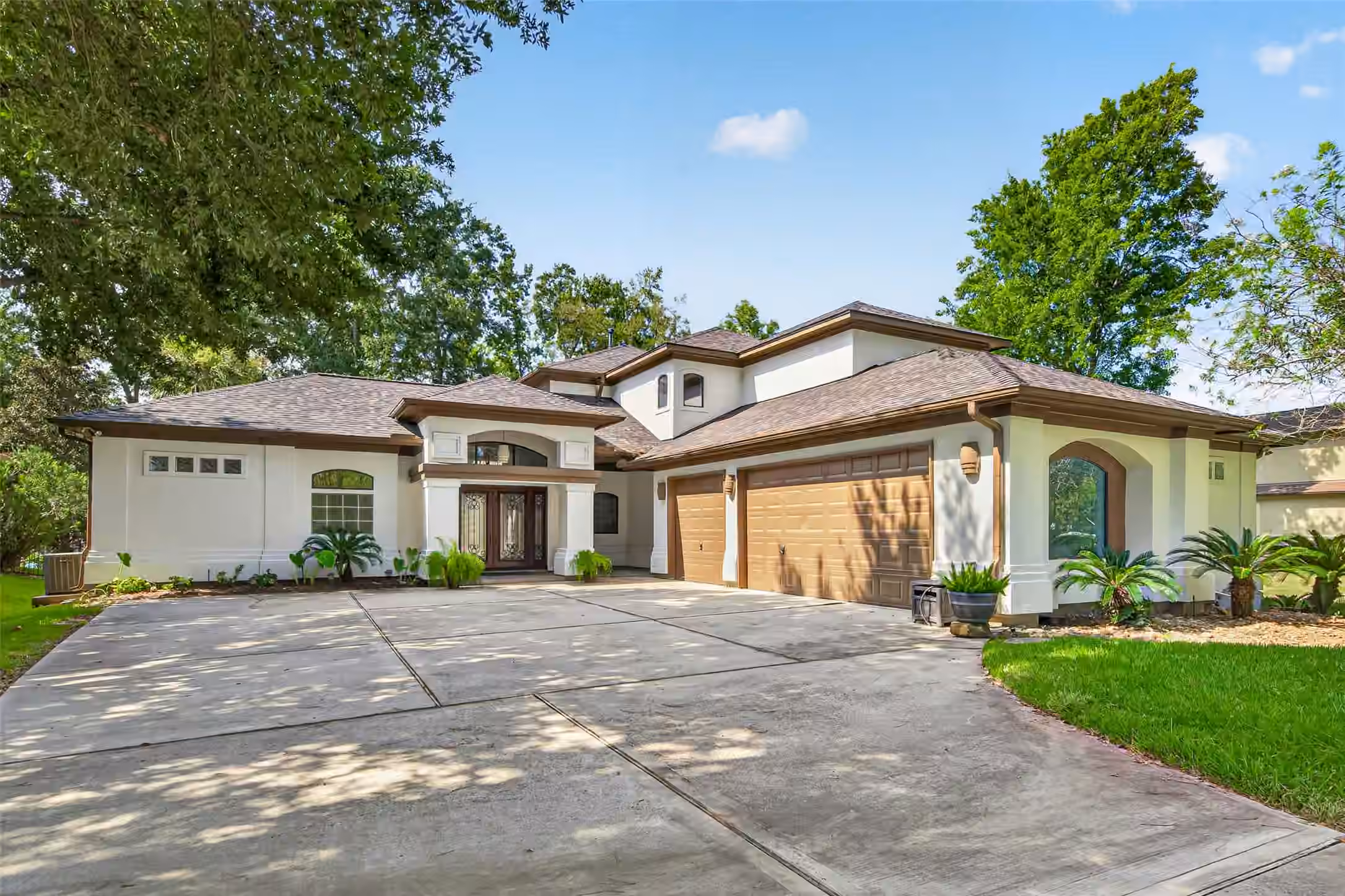 Photo of 11436 Grand Pine Drive, Montgomery, TX 77356