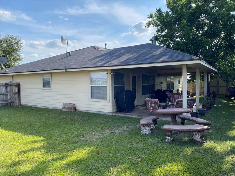 Photo 5 of 7706 Cloverlake Court, Houston, TX