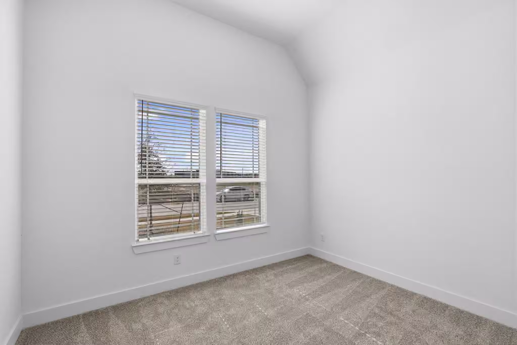 Photo 5 of 12214 Warbler Drive, Mont Belvieu, TX