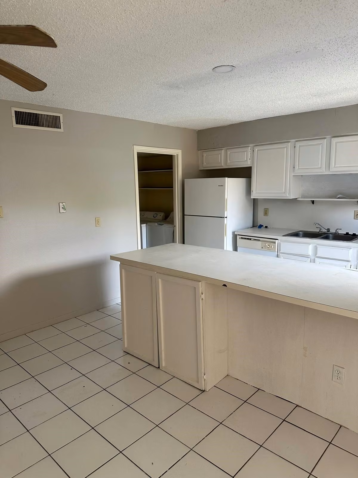 Photo 4 of 7945 Kendalia Drive, Houston, TX