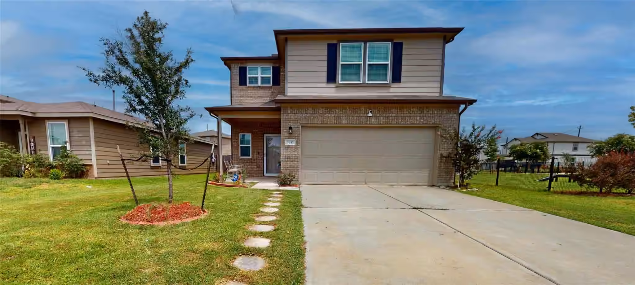 Photo 2 of 7047 Hobby Wind Ridge Drive, Houston, TX