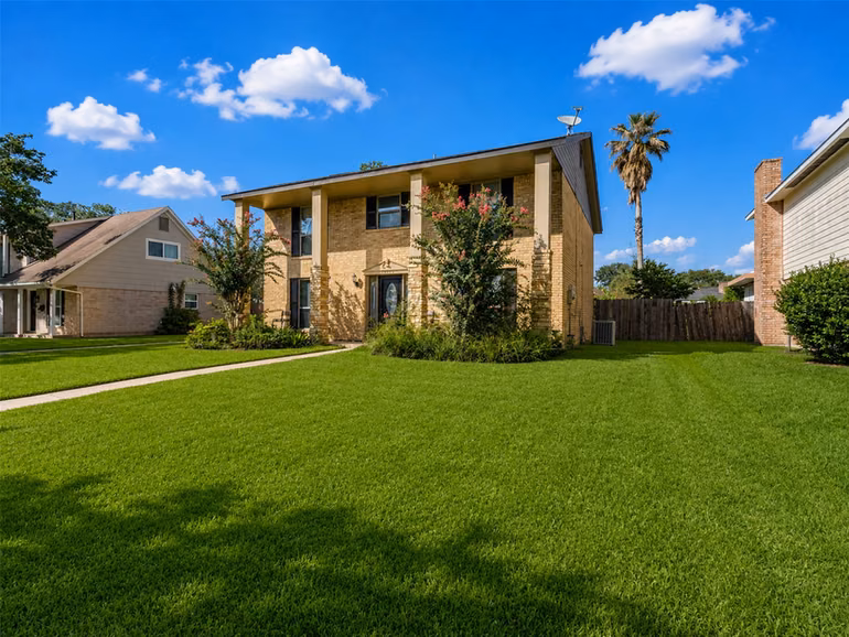 Photo 3 of 10819 Sagetrail Drive, Houston, TX