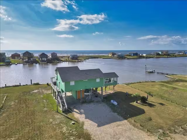 Photo 4 of 456 PR 676 Marina Drive, Sargent, TX