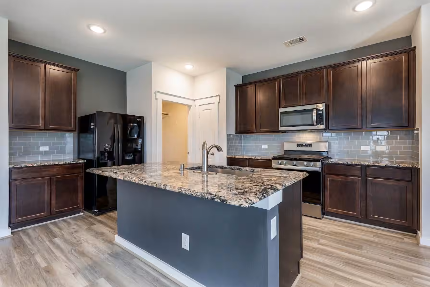 Photo 4 of 12542 Sabine Point Drive, Humble, TX