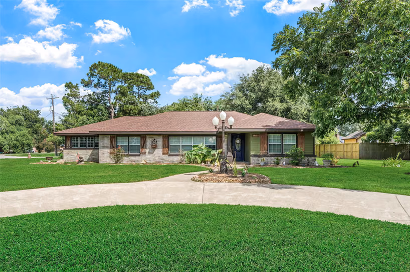 Photo of 5803 5th Street, Danbury, TX