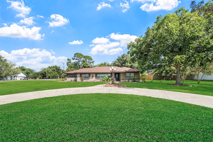 Photo 3 of 5803 5th Street, Danbury, TX
