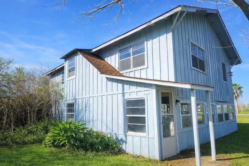 Photo of 2614 Bayou Drive, Angleton, TX