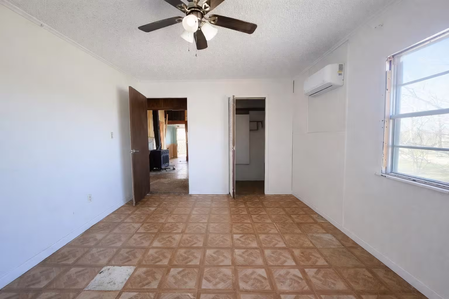 Photo 7 of 2614 Bayou Drive, Angleton, TX