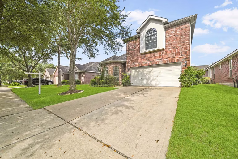 Photo 2 of 7026 Ballinger Ridge Lane, Richmond, TX