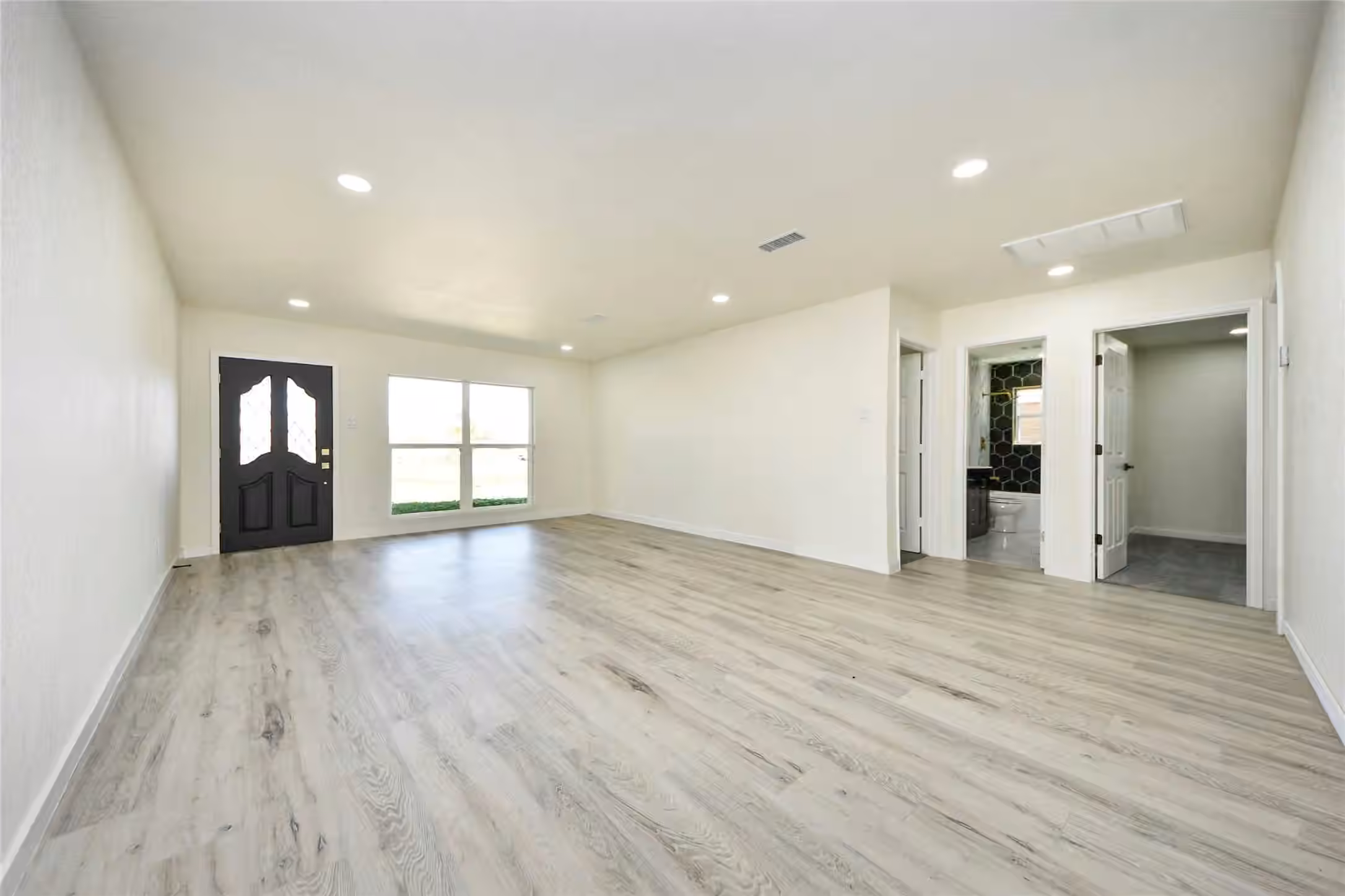 Photo 5 of 5442 Airport Boulevard, Houston, TX