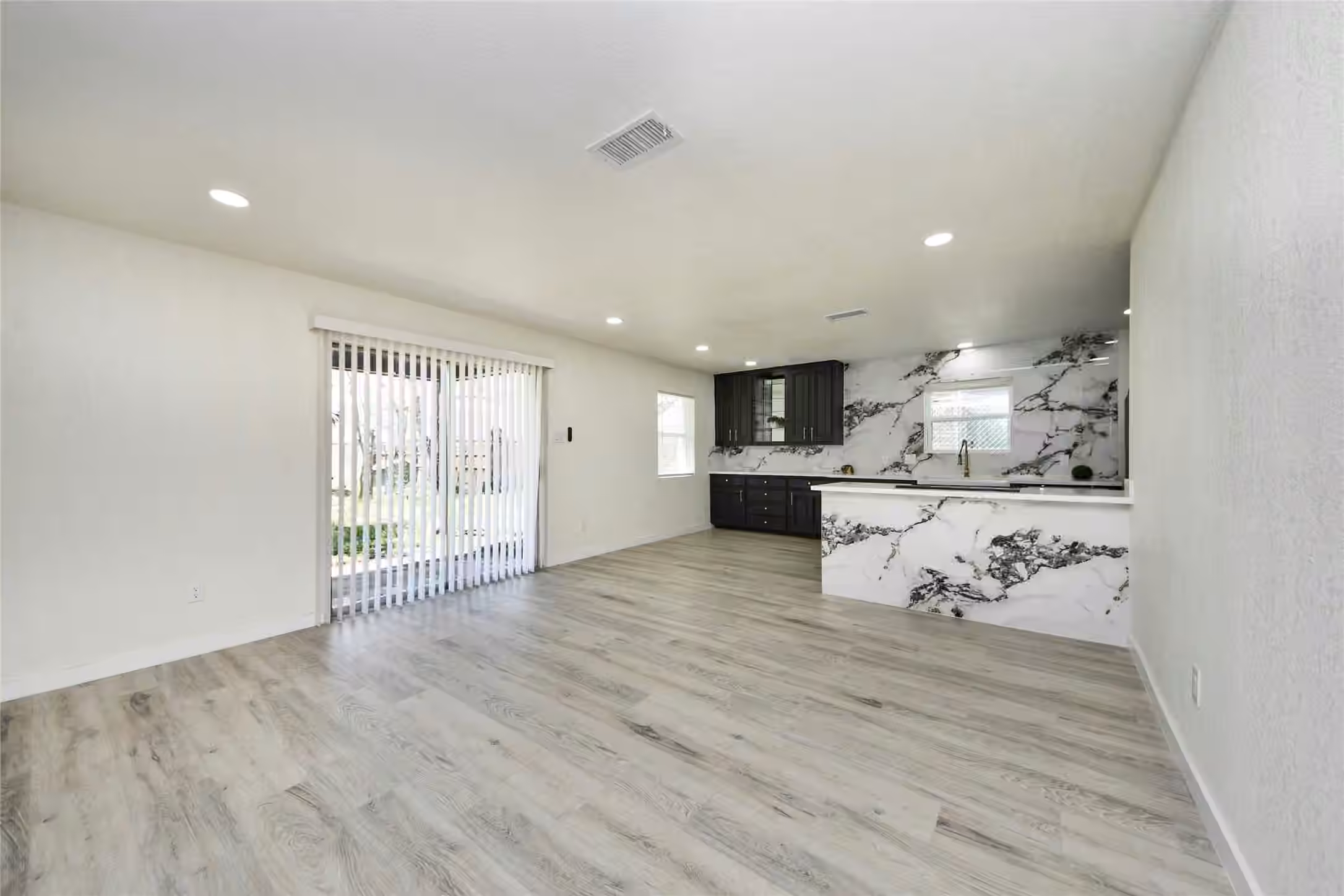 Photo 6 of 5442 Airport Boulevard, Houston, TX