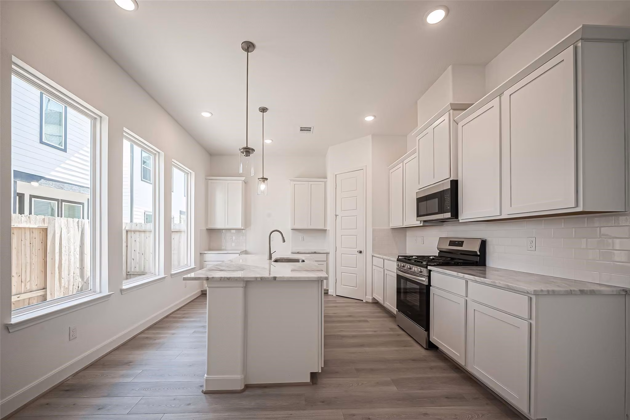 Photo 6 of 8919 Grovner Place, Houston, TX