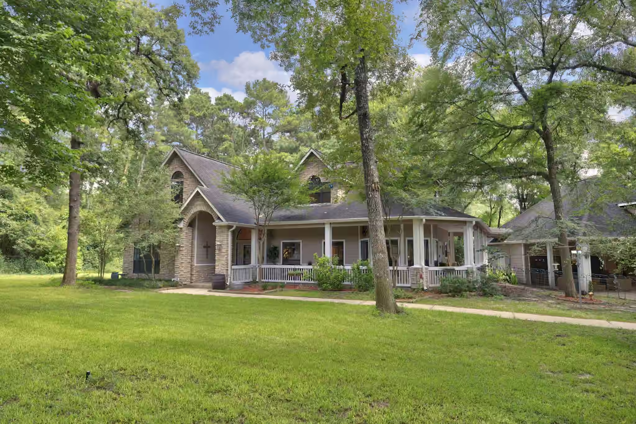 Photo 4 of 21015 Imperial Oak Drive, Magnolia, TX