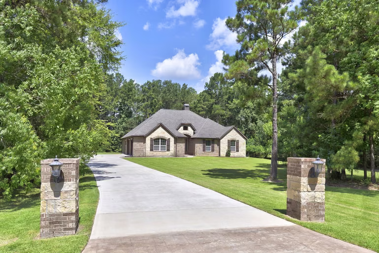 Photo 2 of 11528 Kirstens Court, Montgomery, TX