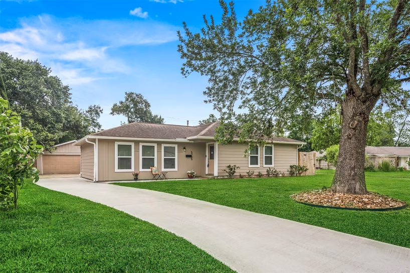 Photo 2 of 5755 Belvedere Street, Houston, TX
