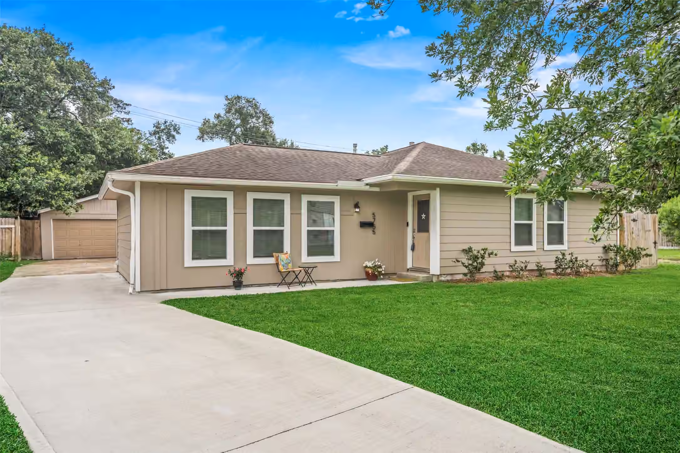 Photo 3 of 5755 Belvedere Street, Houston, TX