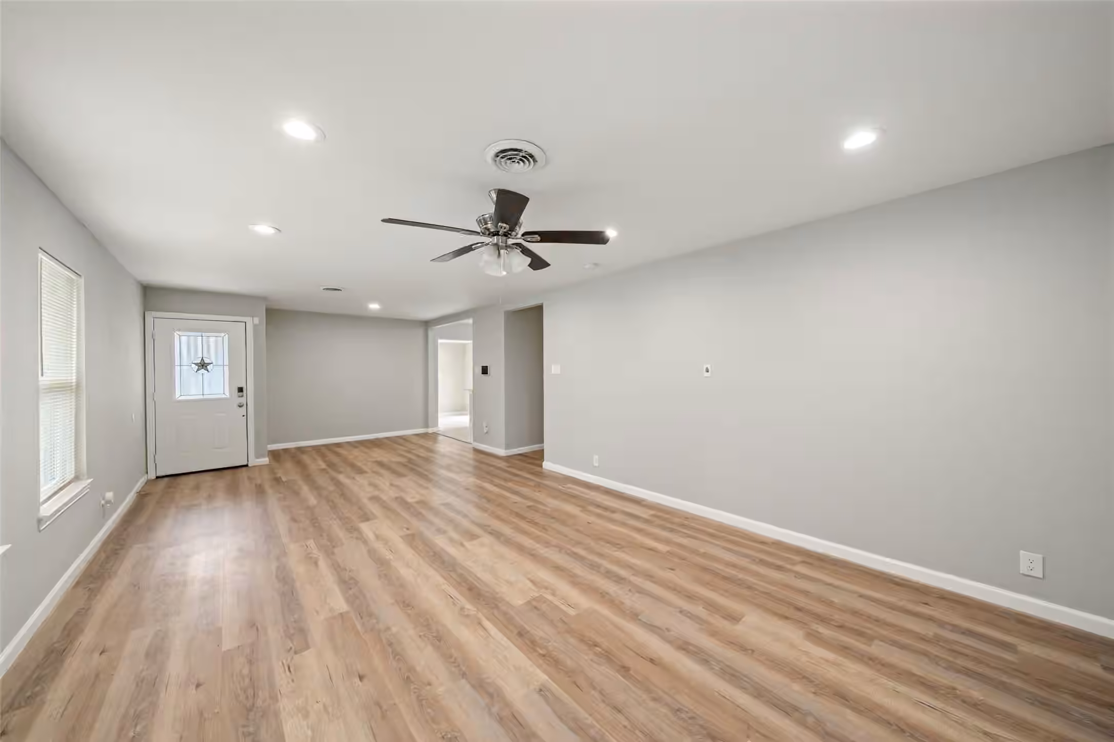 Photo 5 of 5755 Belvedere Street, Houston, TX