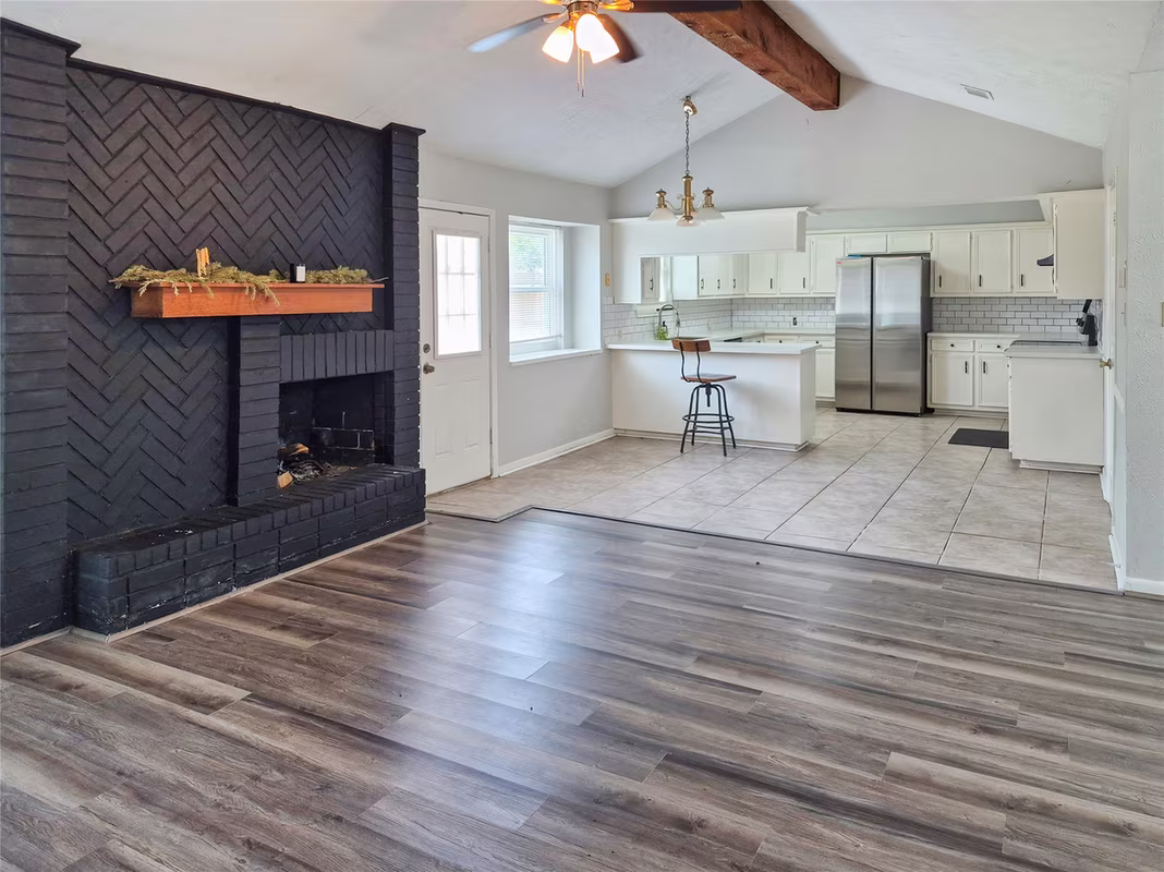 Photo 2 of 103 Ironwood Street, Lake Jackson, TX