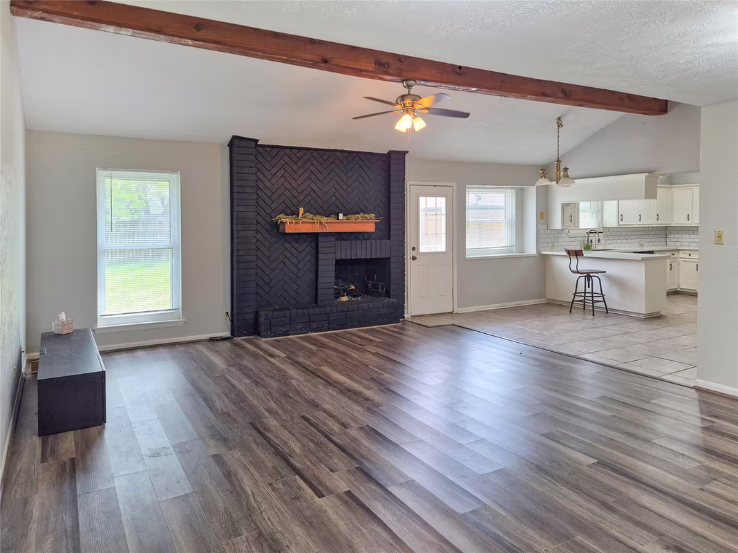 Photo 3 of 103 Ironwood Street, Lake Jackson, TX