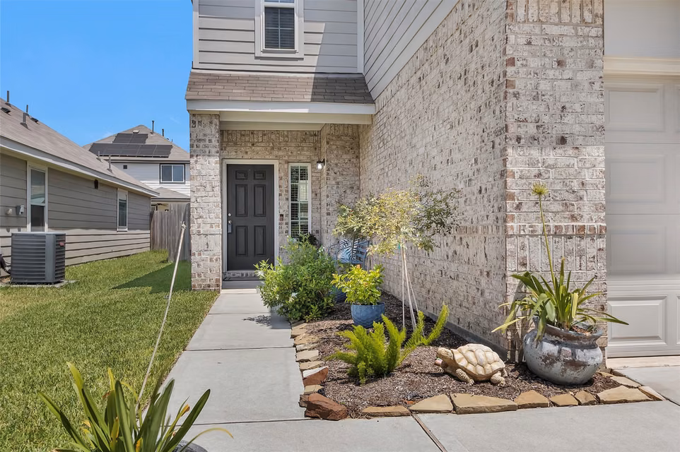 Photo 3 of 3611 CANNON Drive, Conroe, TX