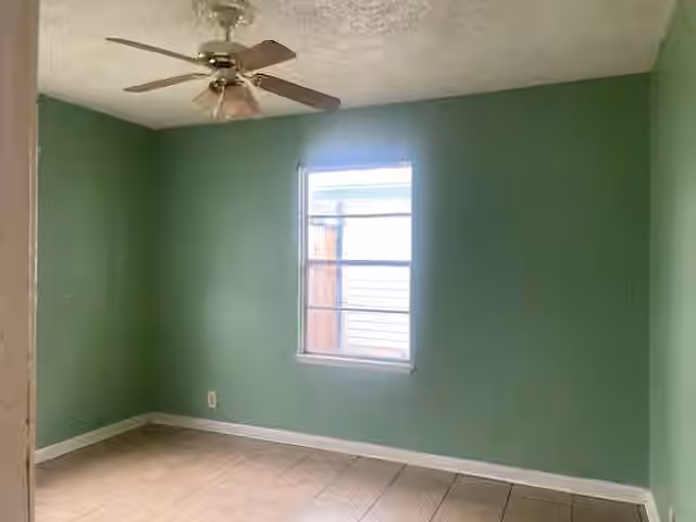 Photo 5 of 1710 14th Avenue N, Texas City, TX