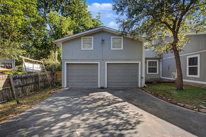 Photo 4 of 241 S Masonic Street, Bellville, TX