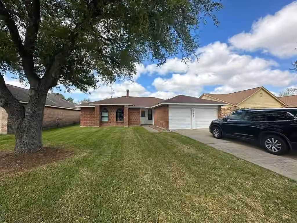 Photo 2 of 10921 Pecan Drive, La Porte, TX