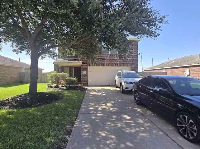 Photo 2 of 2402 Sunstone Place Drive, Rosharon, TX