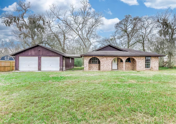 Photo of 1431 County Road 934, Sweeny, TX