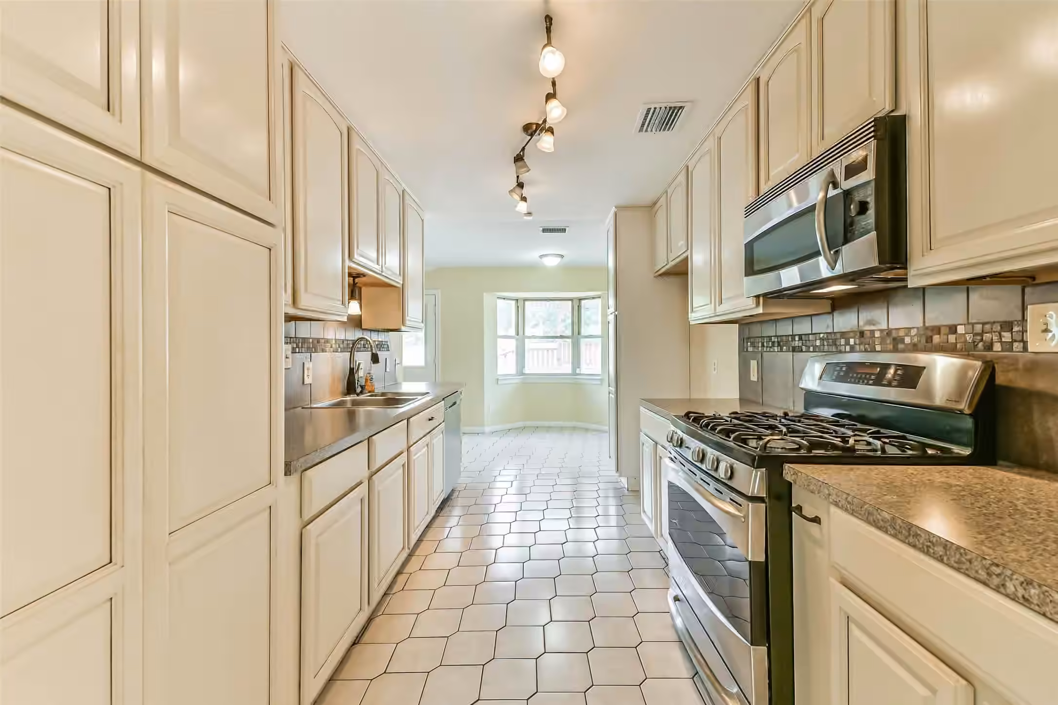 Photo 5 of 15723 Firthridge Court, Houston, TX