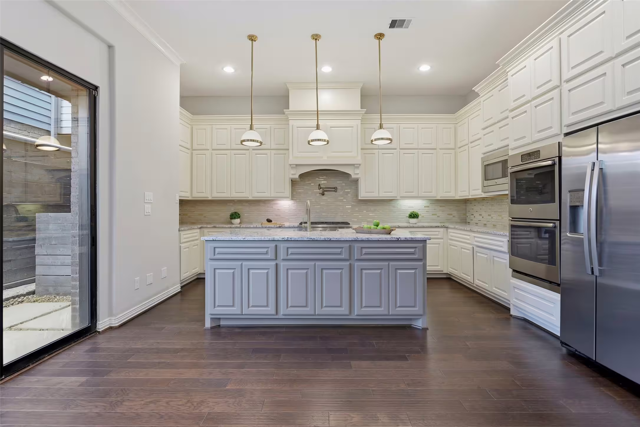 Photo 7 of 1917 Potomac Drive C, Houston, TX
