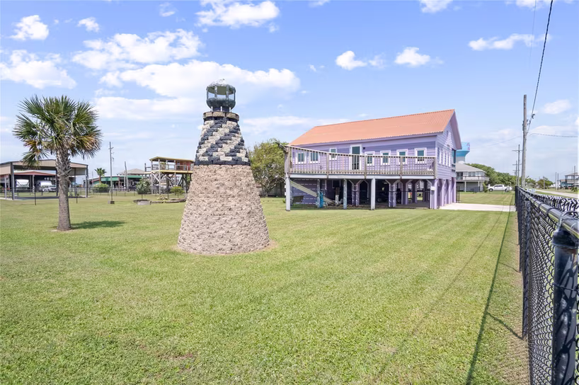 Photo of 927 W Verdie Drive, Crystal Beach, TX 77650