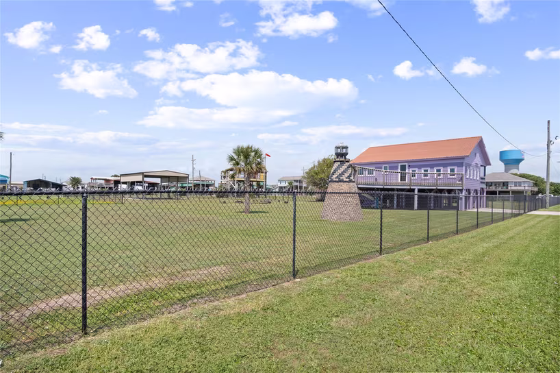 Photo 6 of 927 W Verdie Drive, Crystal Beach, TX
