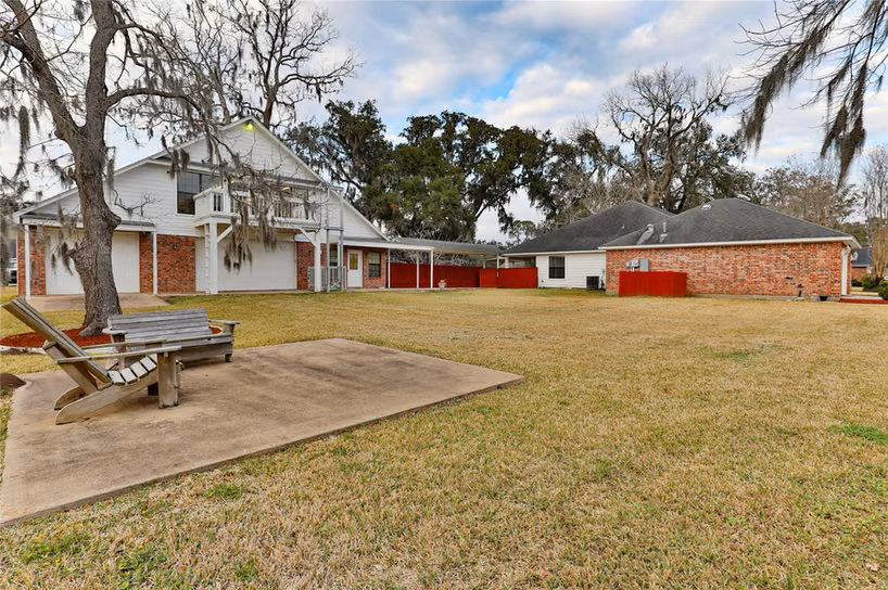 Photo 2 of 248 Wentworth Drive, West Columbia, TX