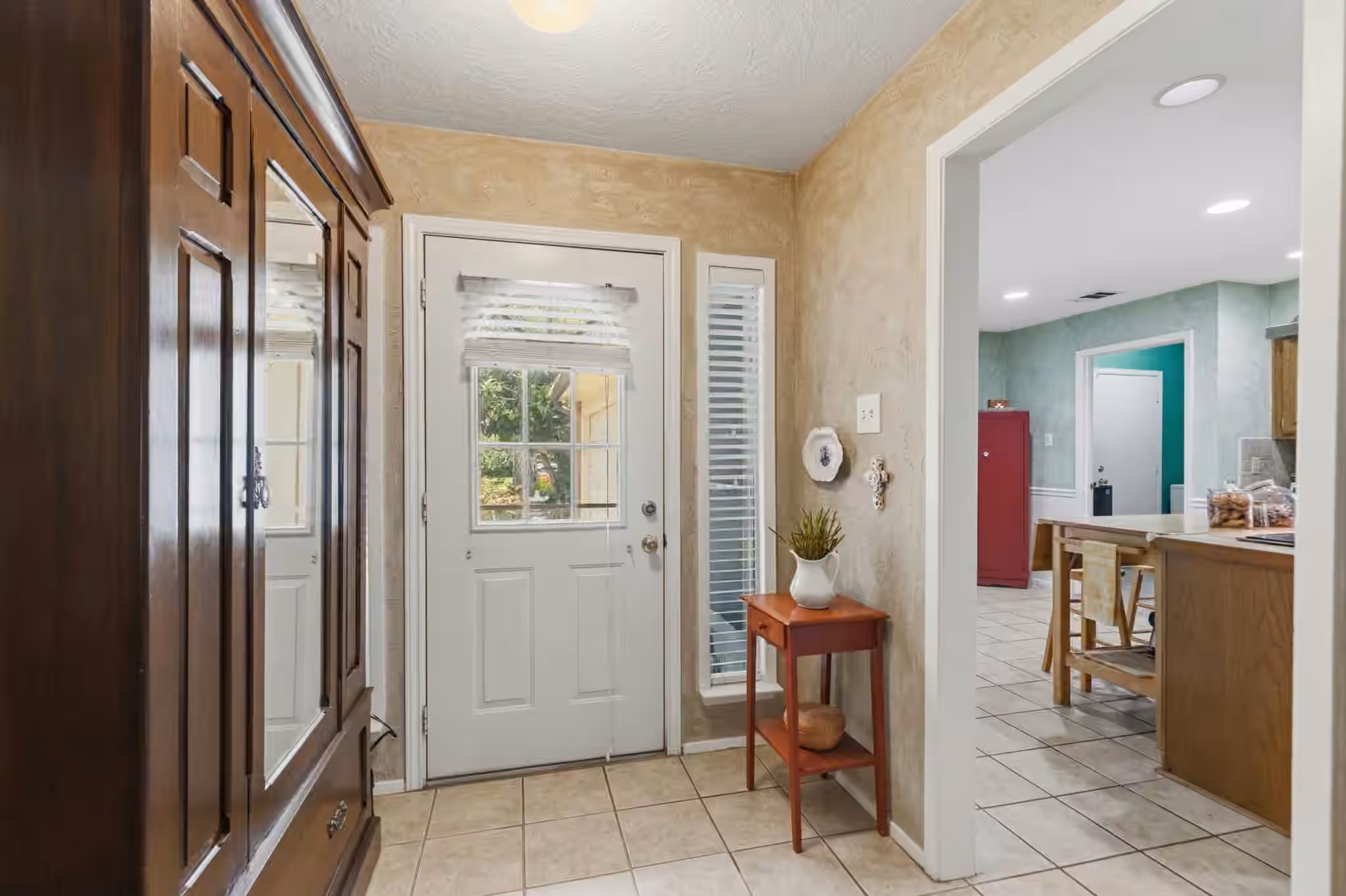 Photo 7 of 8638 Lake Crystal Drive, Houston, TX