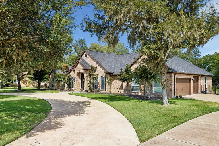 Photo 4 of 8827 AUBREY LANE, Richmond, TX
