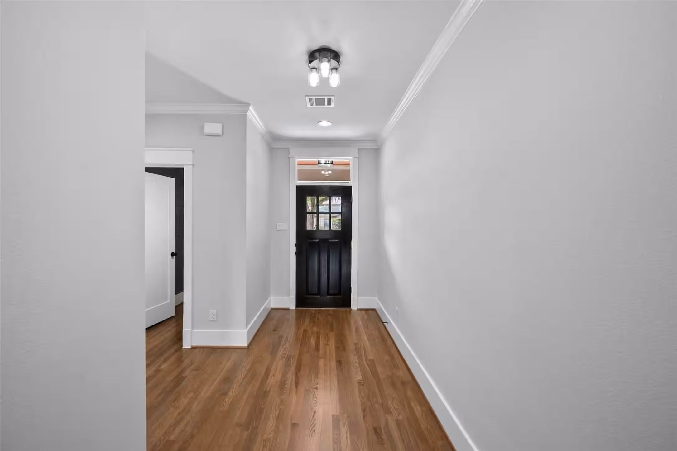 Photo 3 of 7938 Turquoise Lane, Houston, TX