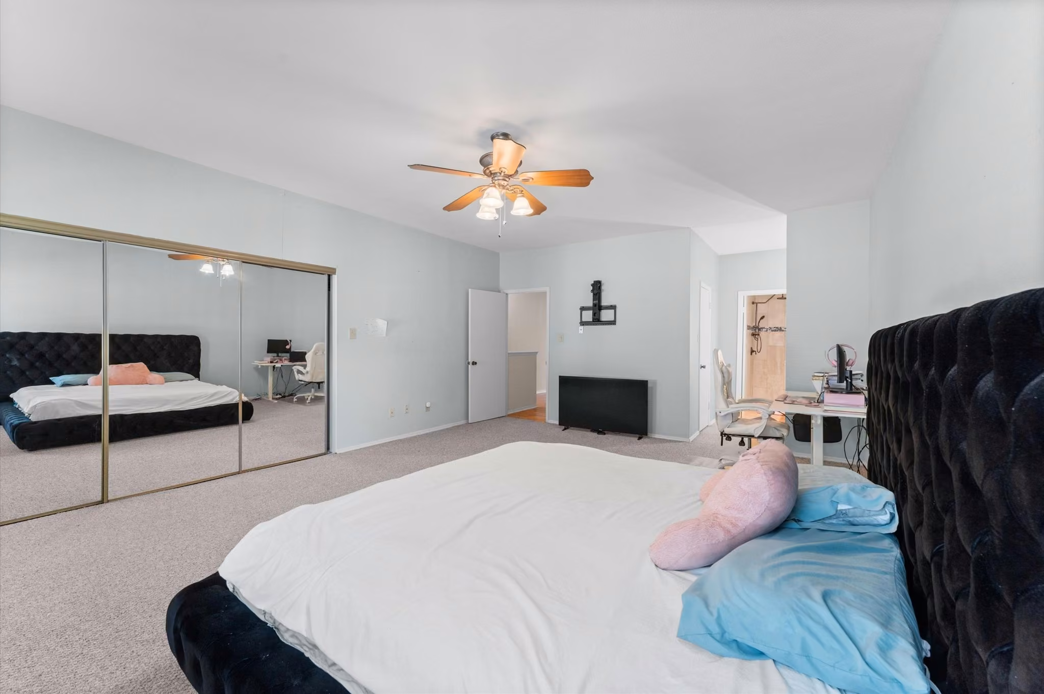 Photo 5 of 17557 Red Oak Dr Drive 7557, Houston, TX