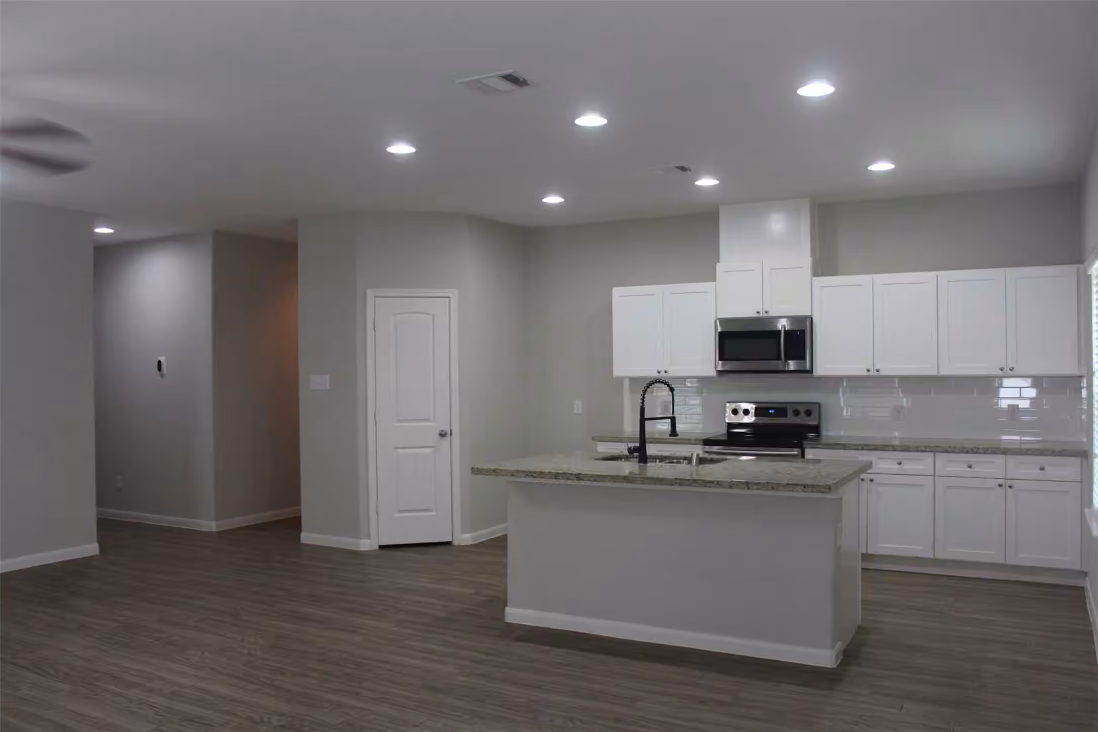 Photo 4 of 26433 Easy Street, Magnolia, TX