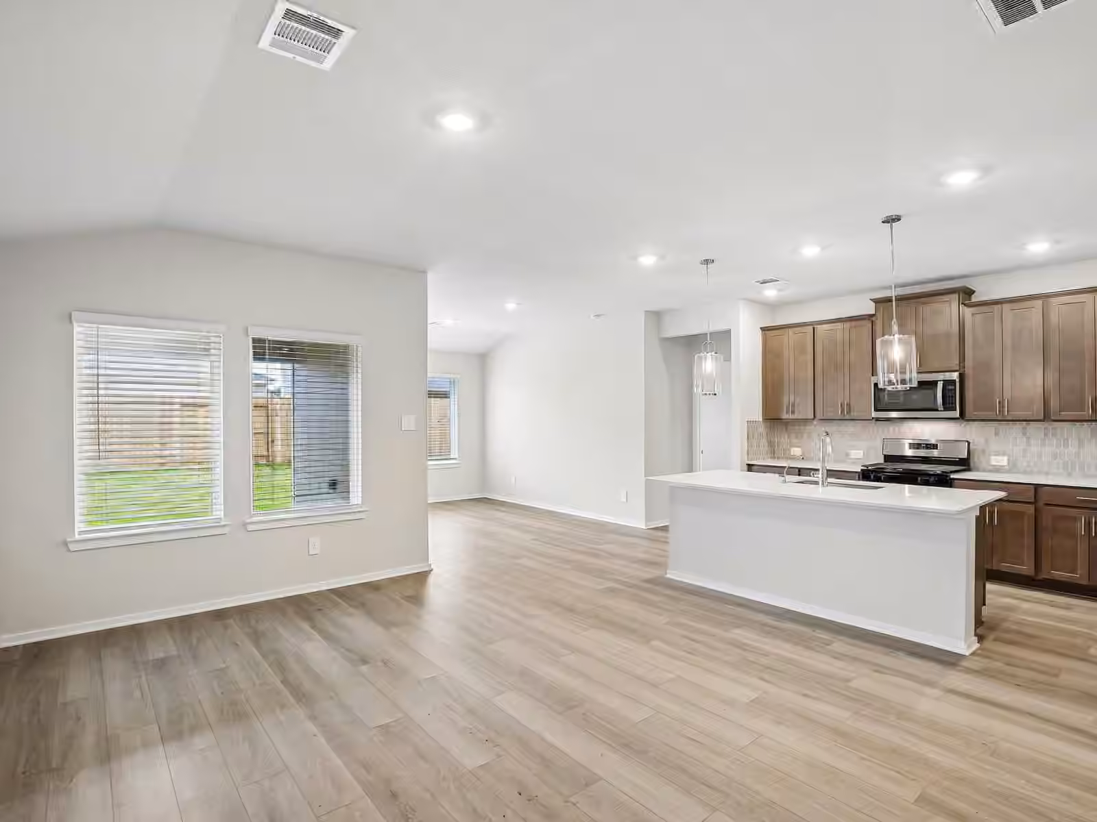 Photo 4 of 5232 Redbud Valley Drive, Pearland, TX