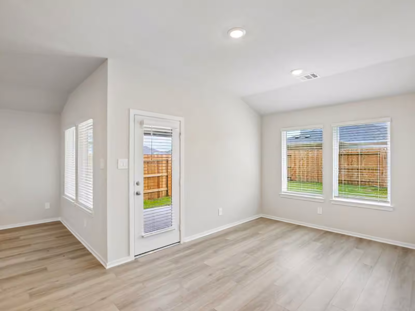 Photo 7 of 5232 Redbud Valley Drive, Pearland, TX