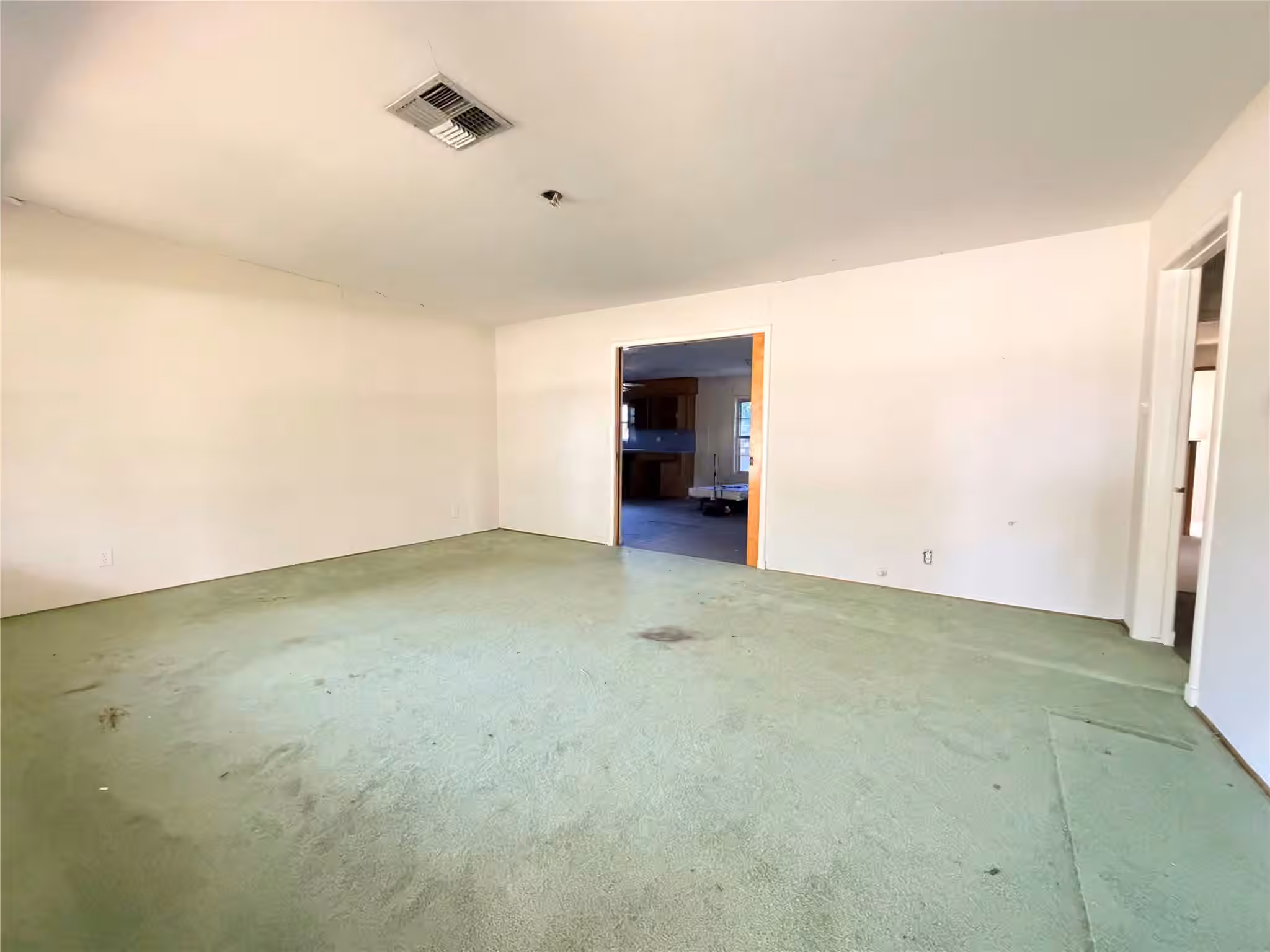 Photo 3 of 504 Dwinnell Street, Baytown, TX