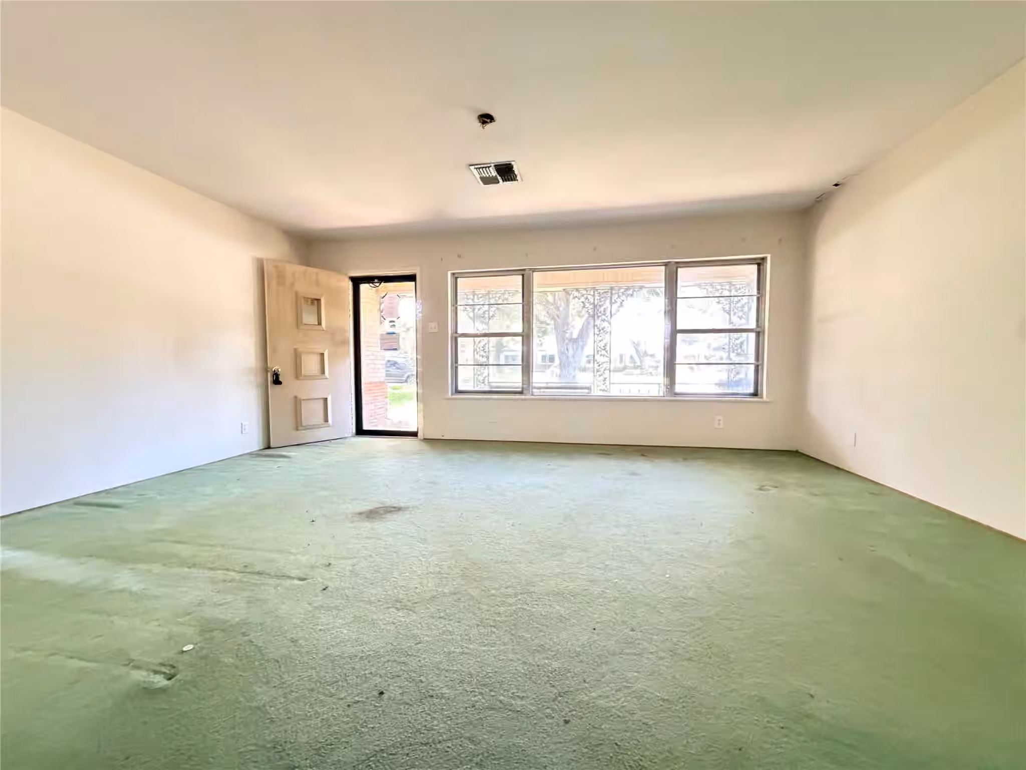 Photo 5 of 504 Dwinnell Street, Baytown, TX