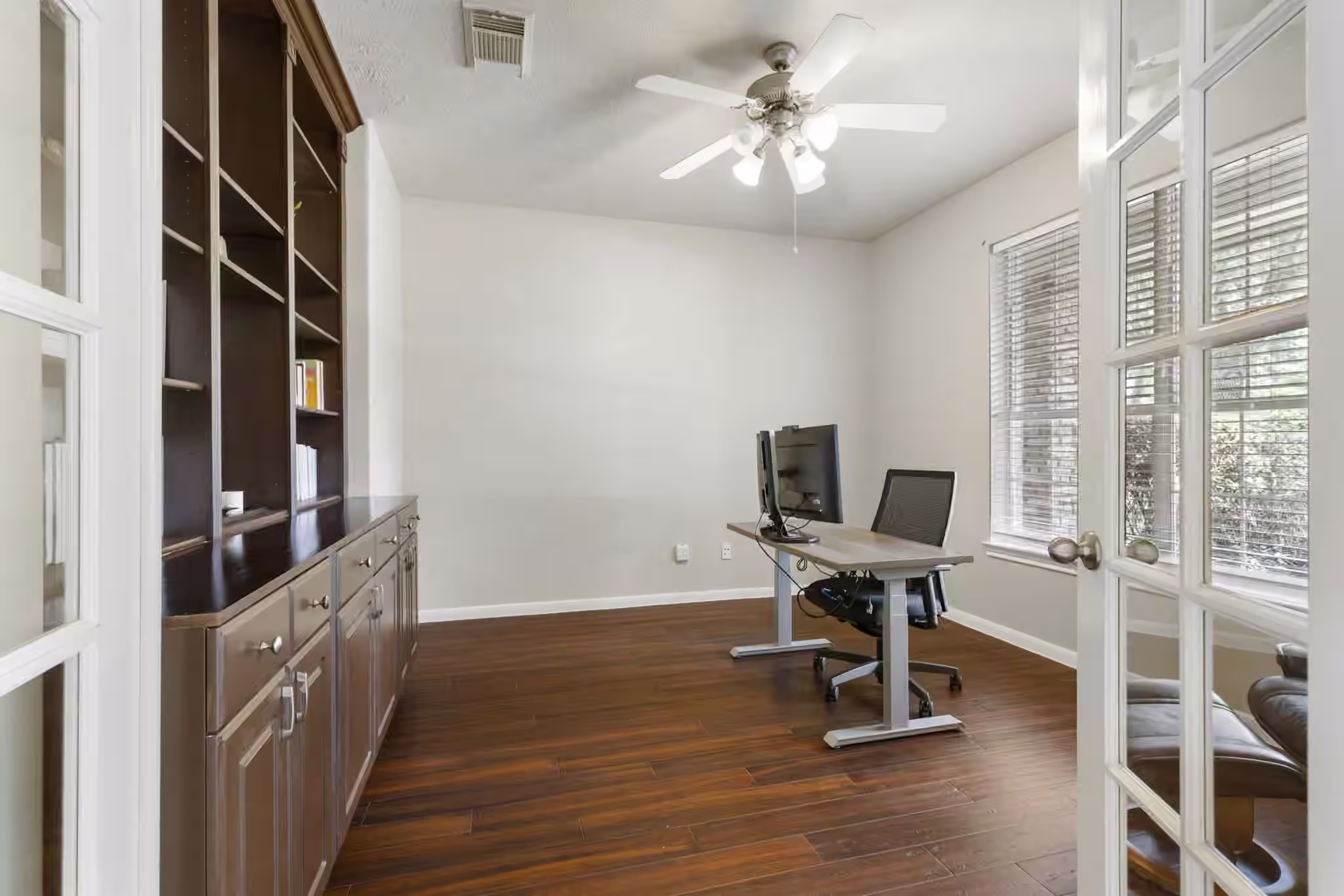 Photo 5 of 14 N Bardsbrook Circle, The Woodlands, TX