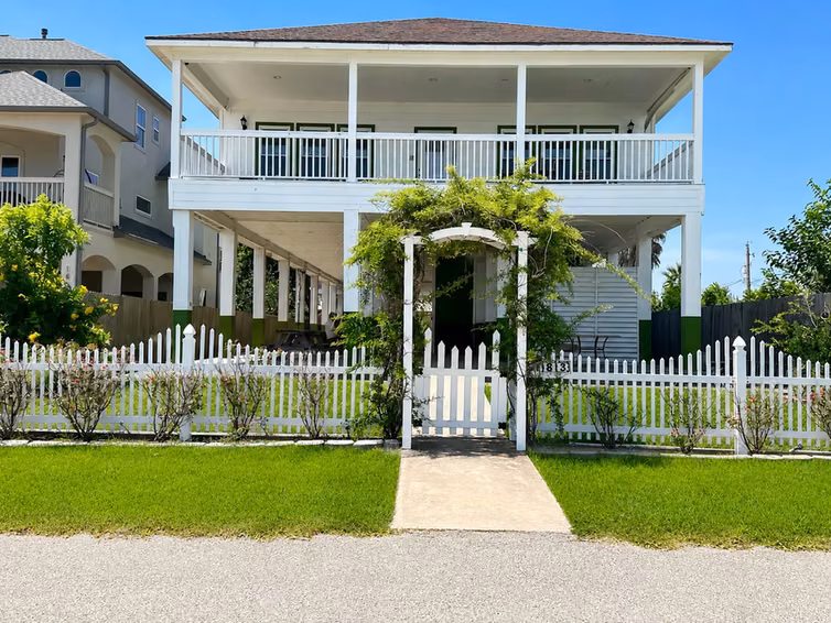 Photo of 1813 Avenue A, Dickinson, TX 77539