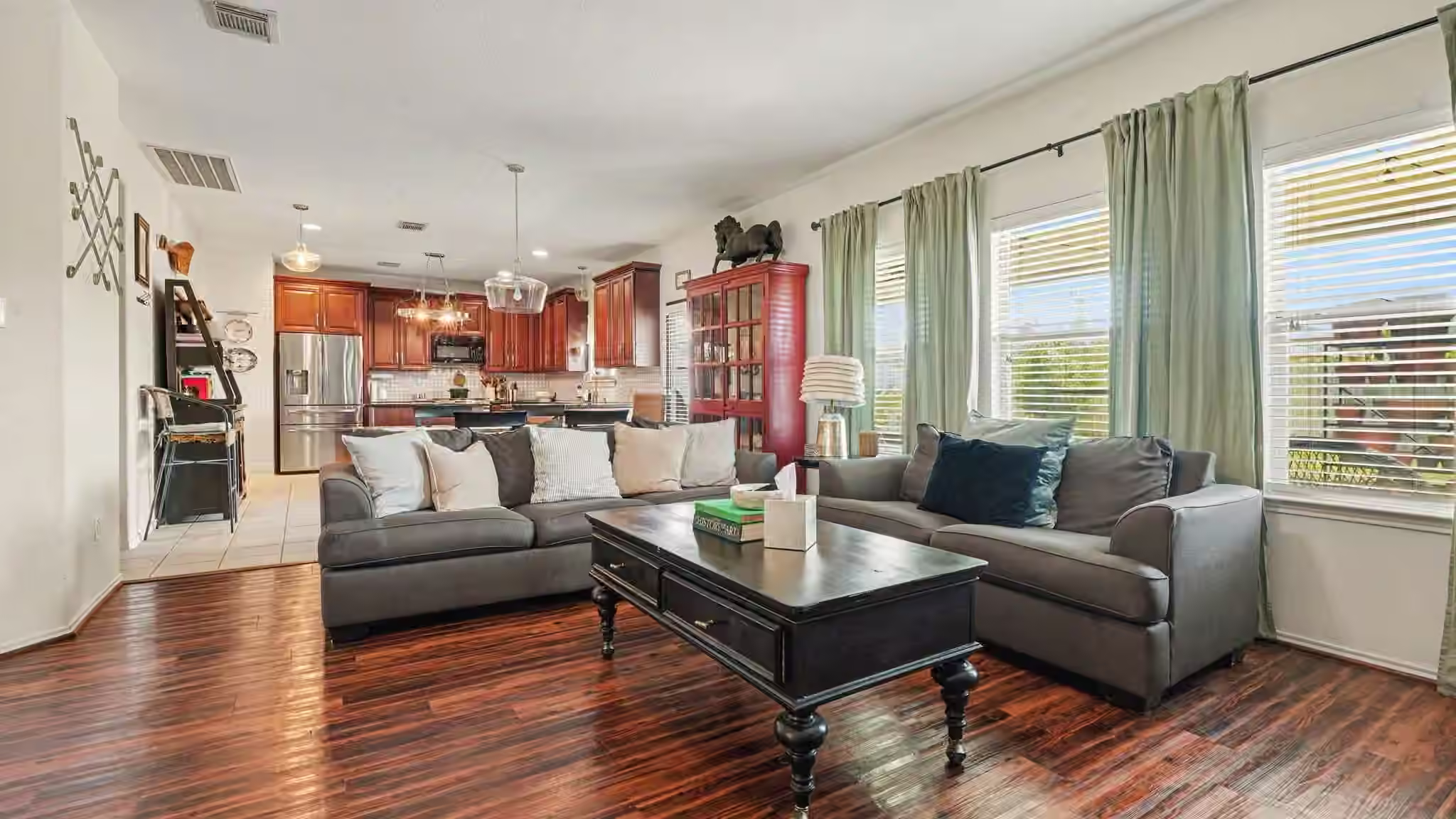 Photo 4 of 1719 Manor Drive, Baytown, TX
